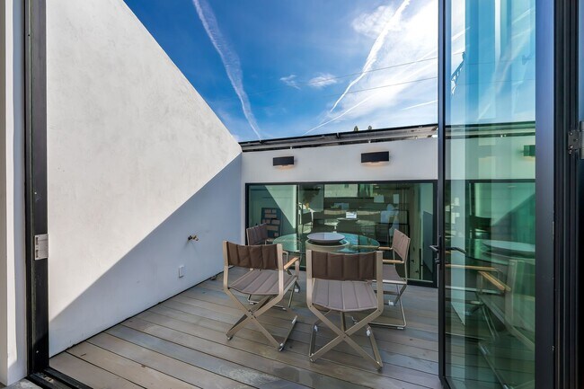 Building Photo - Architectural 1-Bed Designer Residence wit...