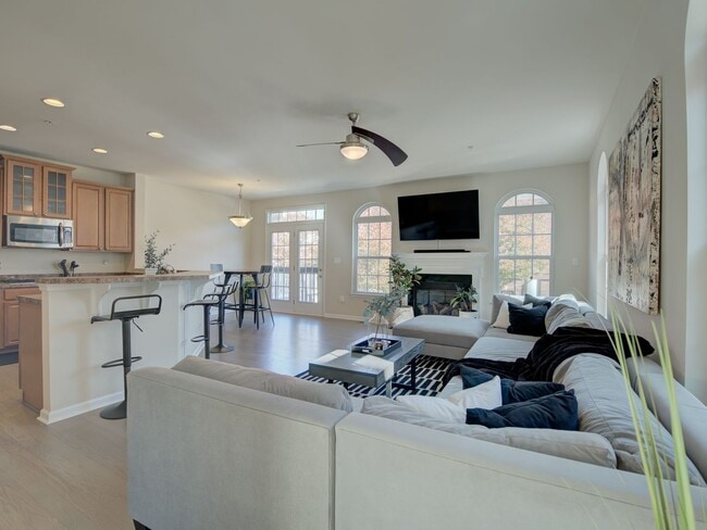 Building Photo - Lovely TH Available Now in Bowie! HCVP Warmly Welcomed.