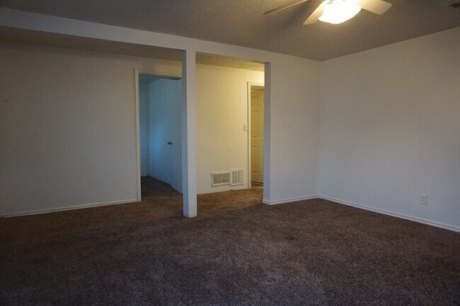 Building Photo - 3543 Valley Heights Dr