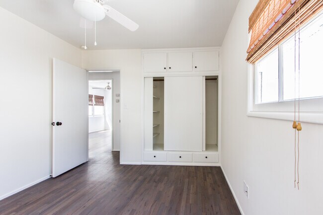 Building Photo - 502 Poinsettia Ave