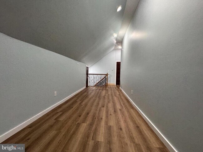 Building Photo - 208 Vineyard Rd