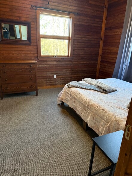 bedroom - 40 Main St