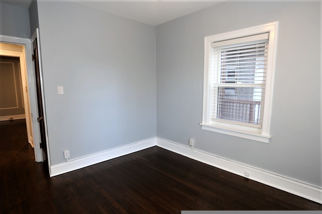 Building Photo - 5306 N Ashland Ave