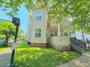 Building Photo - Spacious Multi-Family Apartments for Rent in the Heart of New Haven!