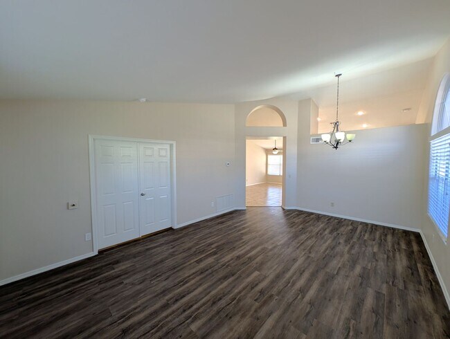 Building Photo - 3 Bedroom Plus an Office Home in the Candlewood Community Near S Cooper Rd and W Warner Rd!