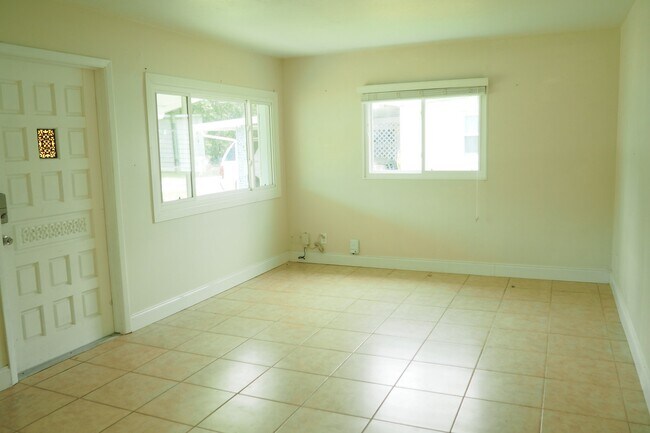 Building Photo - 10154 118th Ave