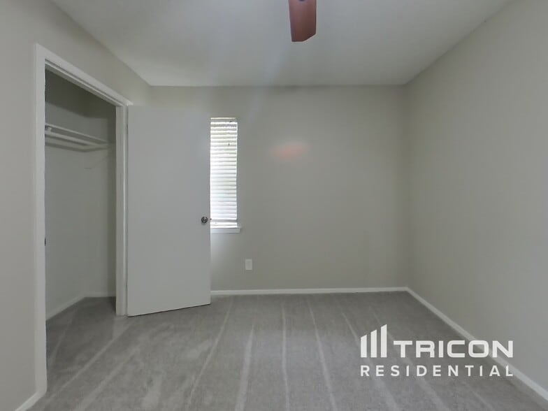 Building Photo - 6212 Douglas Dr