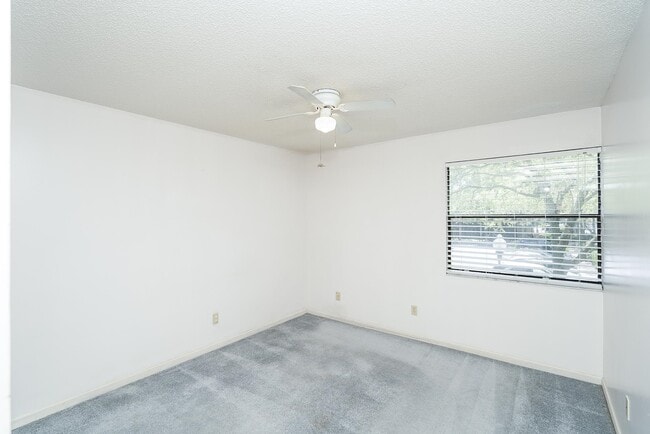 Building Photo - 10 Cristina Ct