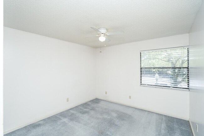 Building Photo - 10 Cristina Ct