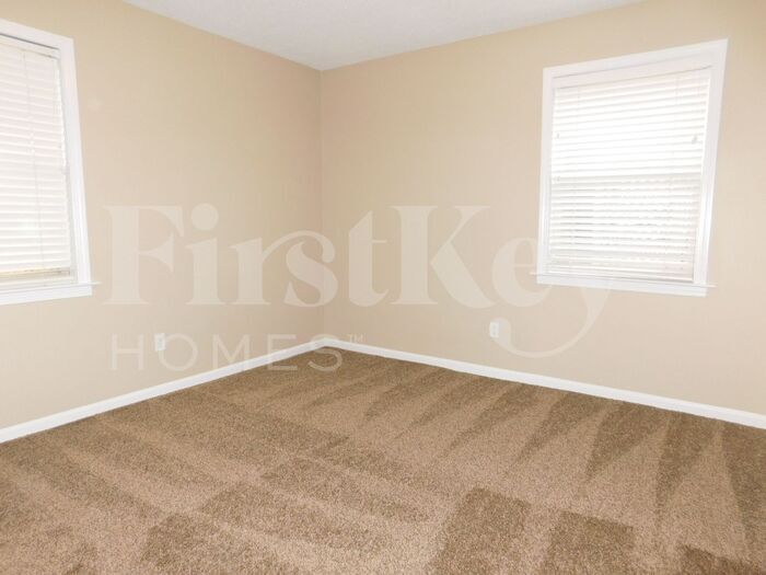 Building Photo - 2493 Tarbet Dr