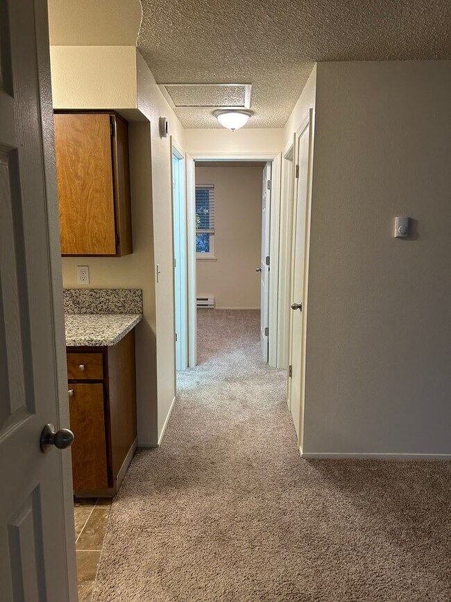 Building Photo - (858) Fox Fire - 2 Bedroom / 1 Bathroom