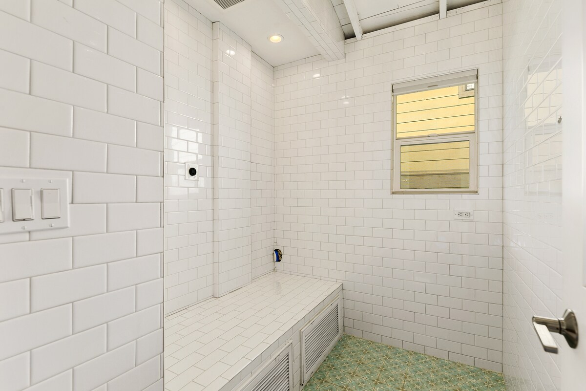 Building Photo - 721 3rd St