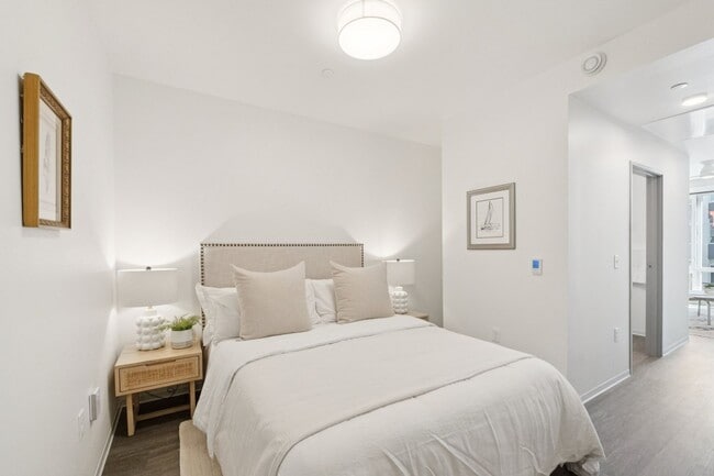 Building Photo - Koz Uptown