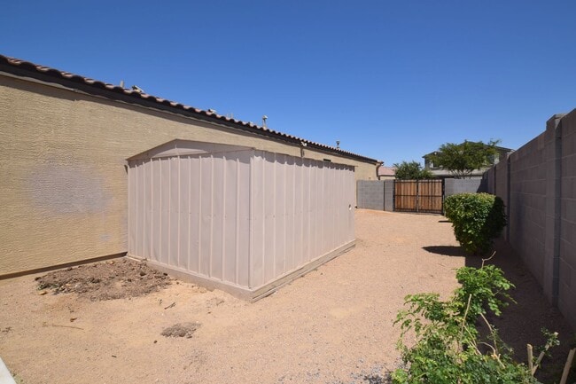 Building Photo - Impressive 4 bed 3 bath Circle Cross Home!