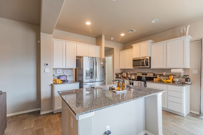 Building Photo - Beautiful 3 Bedroom/2 Bath Home