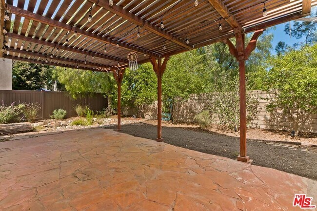 Building Photo - 4210 Lost Springs Dr