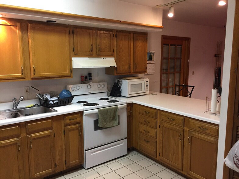 Building Photo - 113 Raylinsky Rd