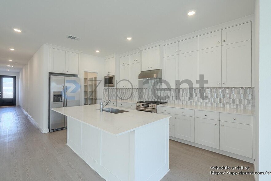 Building Photo - 27635 Spearmint Ridge Dr