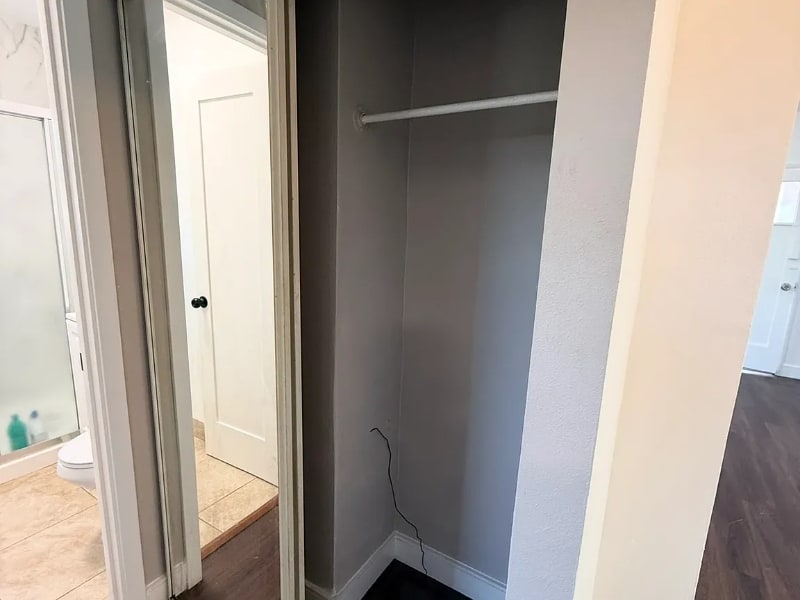 Building Photo - 439 S Evergreen Ave