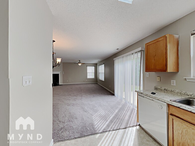 Building Photo - 10717 Glenluce Ave