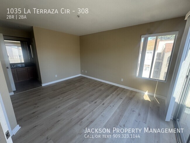 Building Photo - 1035 La Terraza Cir