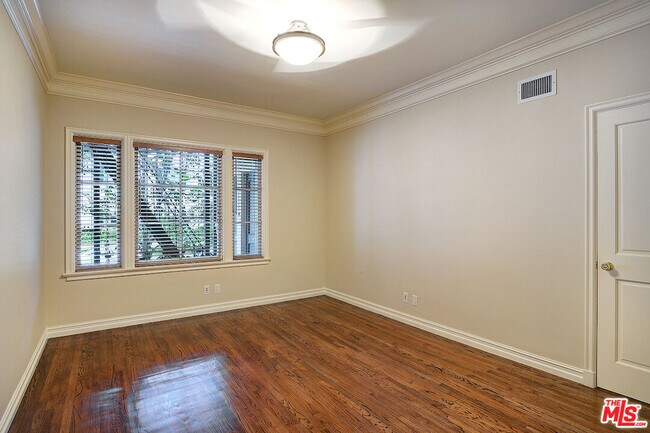 Building Photo - 149 S Rodeo Dr