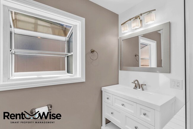 Building Photo - 16093 Selborne Dr