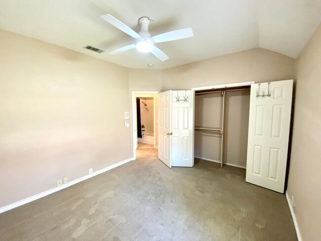 Building Photo - Introducing this inviting 3-bedroom, 2-bat...