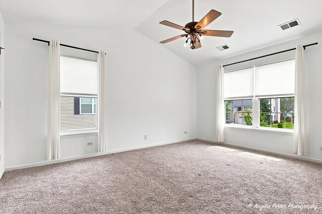 Building Photo - 10570 Wing Pointe Dr