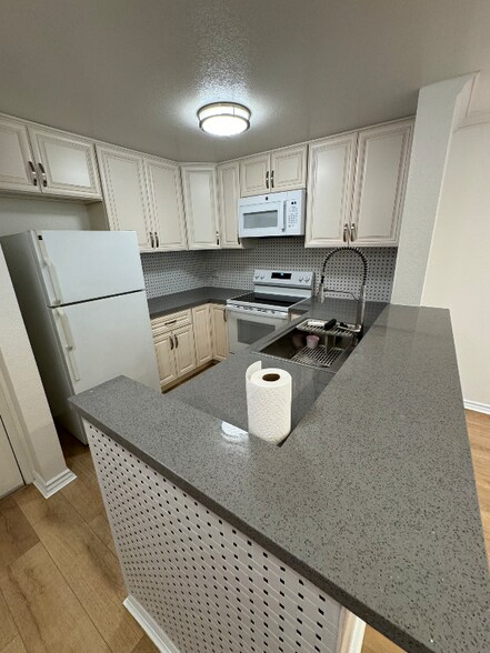 Building Photo - 3520 Lebon Dr
