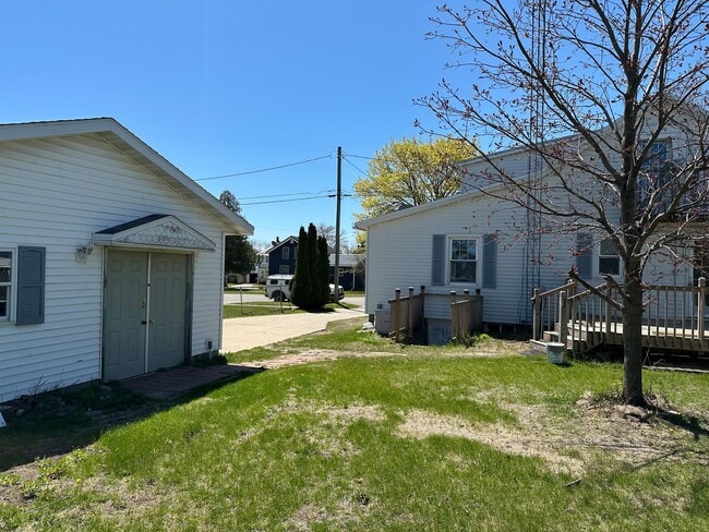 Building Photo - 3 Bedroom Single Family House- Two Rivers, Wi