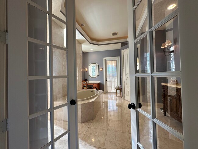 Building Photo - 476 SW Squire Johns Ln