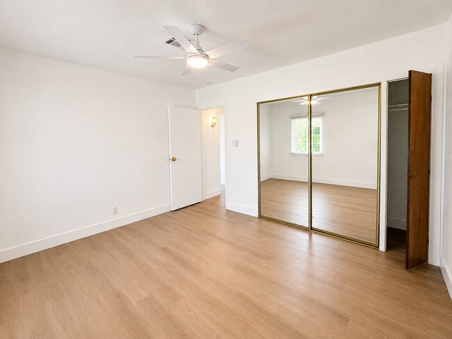 Building Photo - 917 N Mariposa St