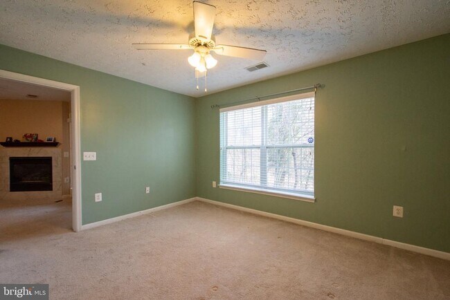 Building Photo - 2054 Quaker Way