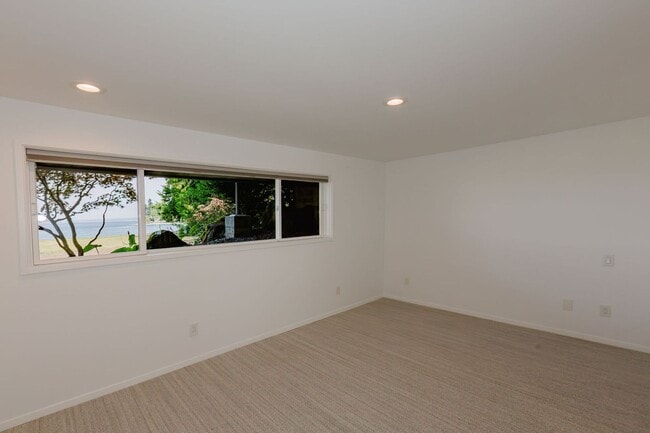 Building Photo - Low Bank Waterfront New Remodel on Huge Lot