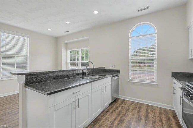 Building Photo - 601 Huntly Dr