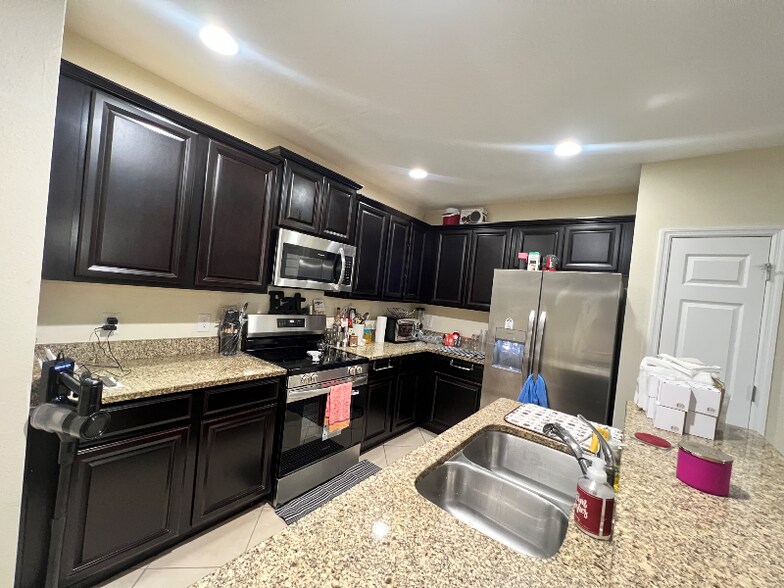 Building Photo - 2873 Sunstone Dr