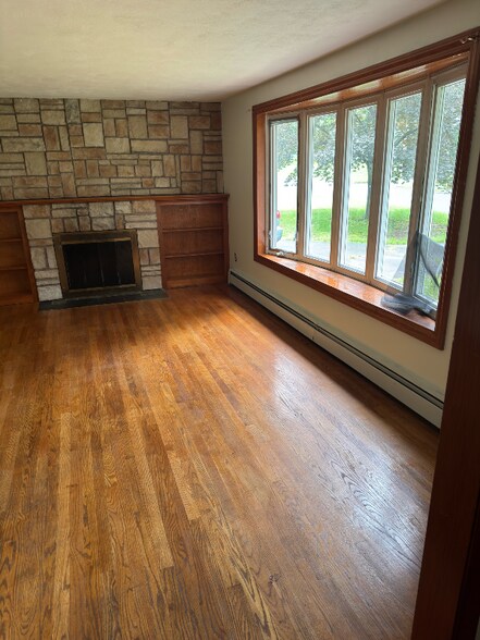 Building Photo - 92 Rambler St