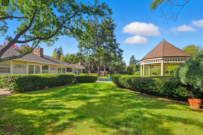 Building Photo - Stunning 3,488 Sq. Ft. Home with Pool & 3-...