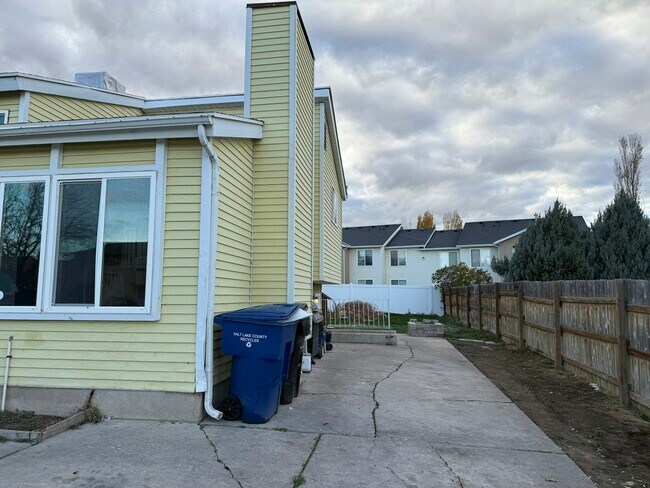 Building Photo - 3556 S 8150 W