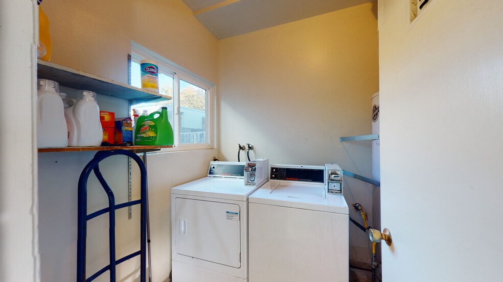 Building Photo - 950 Chula Vista Ave