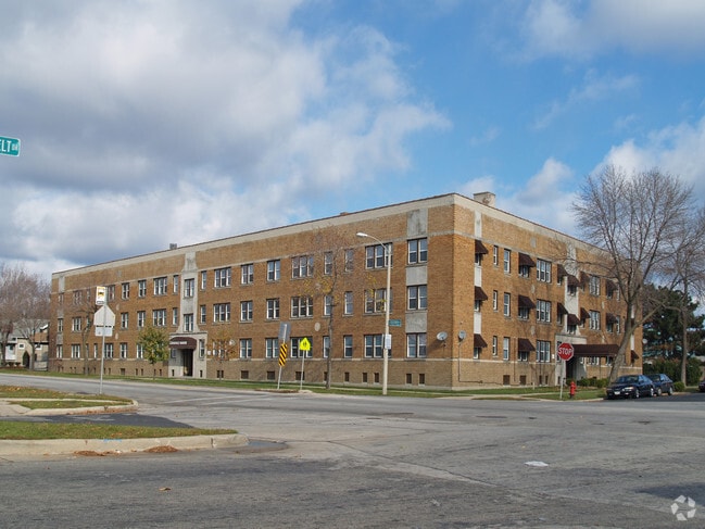 Primary Photo - Roosevelt Manor