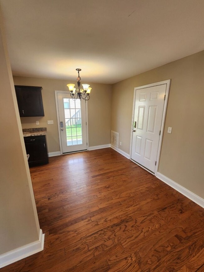 Building Photo - 4 Bedroom Home in the Reserve Neighborhood with Garage and Washer/Dryer Included