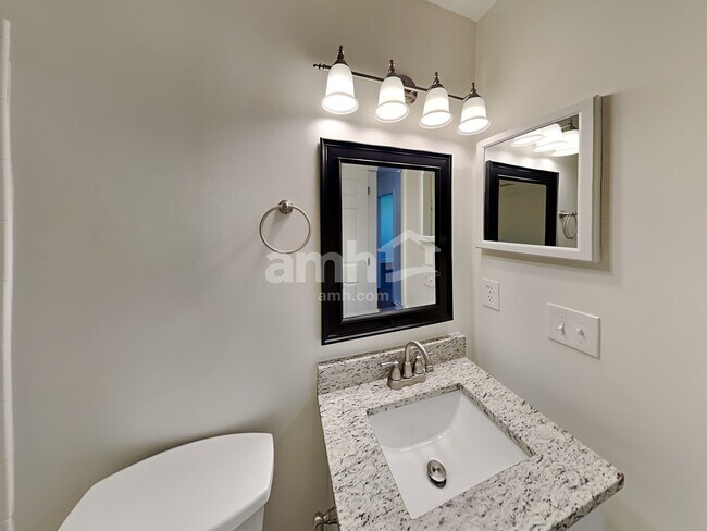Building Photo - 836 Orwell St