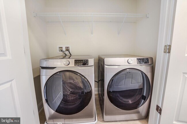 Building Photo - 2056 Alder Ln