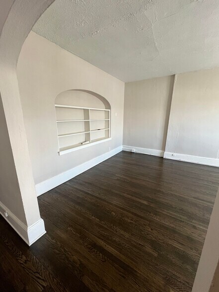 Building Photo - 1444 Woodland Ave NW