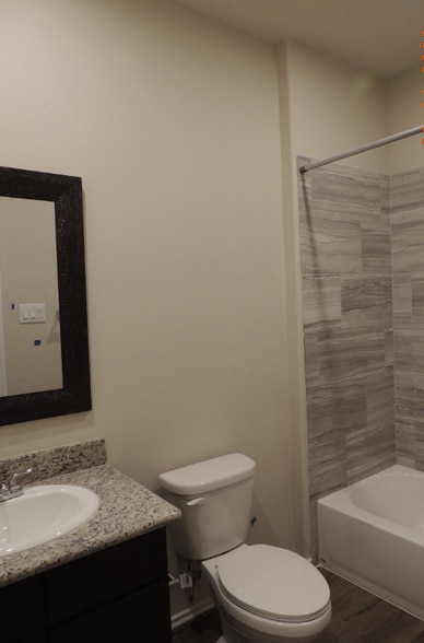 Building Photo - 615 Hayman St