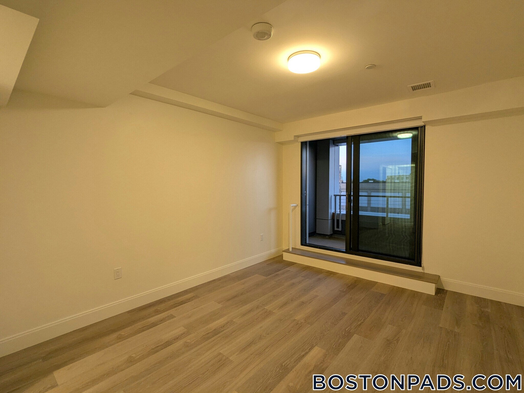 Building Photo - 1079 Commonwealth Ave