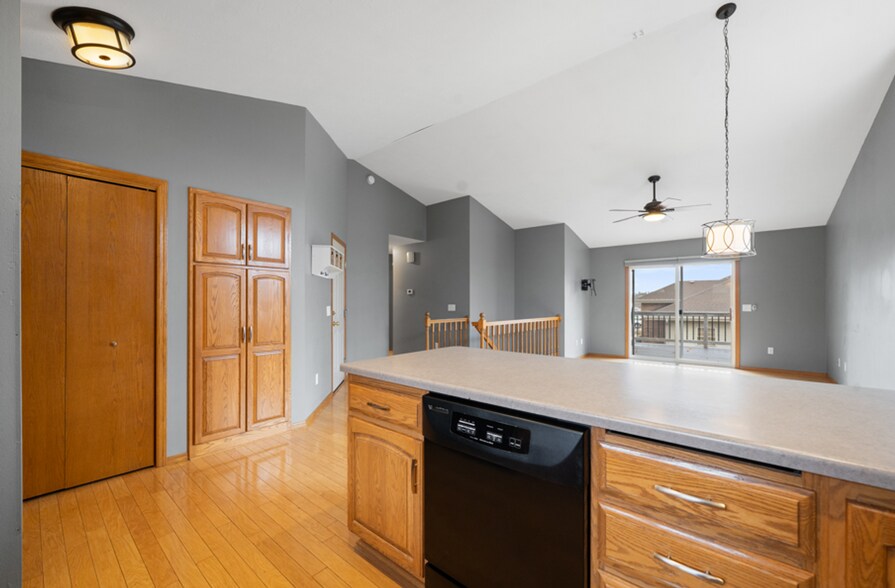 Building Photo - 1202 E 61st St