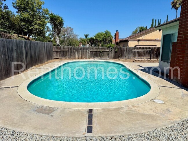 Building Photo - 1553 Palomar Dr